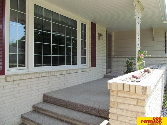 3rd image of 2118 E 10th St