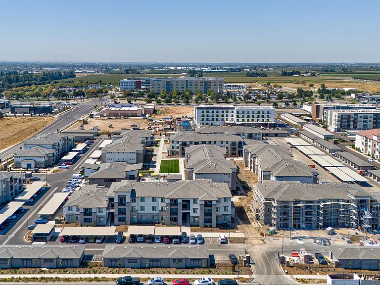 Kinsley Yard — Photo 12