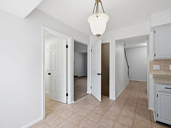 3rd image of 10609 Oxford Ct