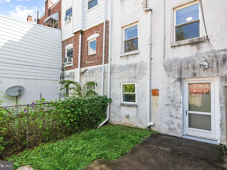 613 N Scott St — Photo 20