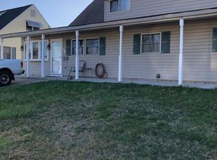 35 Gooseneck Rd, Levittown, PA 19057