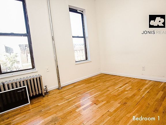 4th image of 115 Saint Marks Pl APT 14