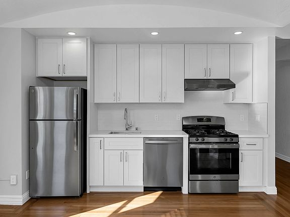 3rd image of 1803 Gough St #501