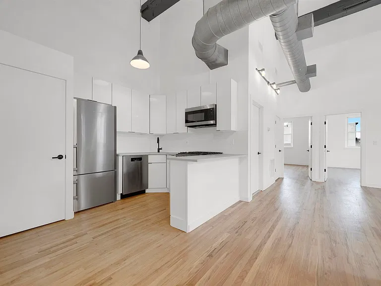 716 Madison St #301 — Photo 1