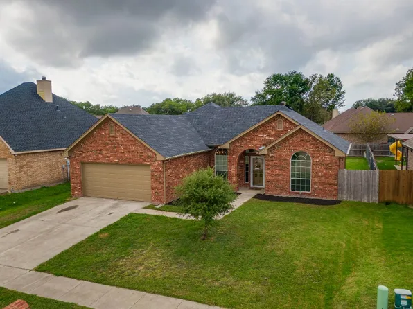 405 Centenial Ave, Ennis, TX 75119