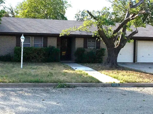 2022 S High St, Brady, TX 76825