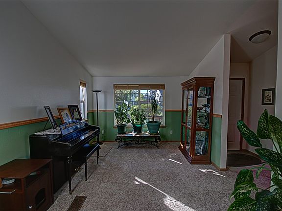 5th image of 1440 Milbanke Dr SE