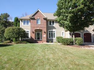 13750 W Linfield Dr, New Berlin, WI 53151