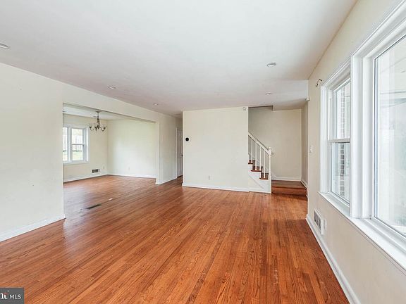 4th image of 6702 Queens Ferry Rd