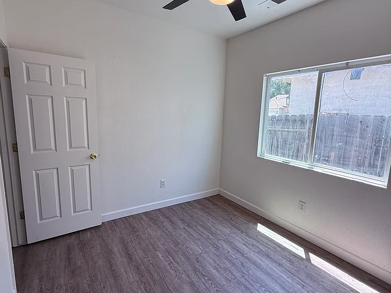433 Halley Ave — Photo 7