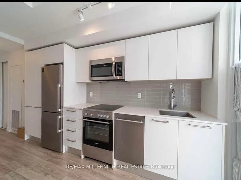 28 Wellesley St E #3001 — Photo 3
