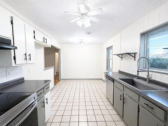 5th image of 324 Mimosa Dr