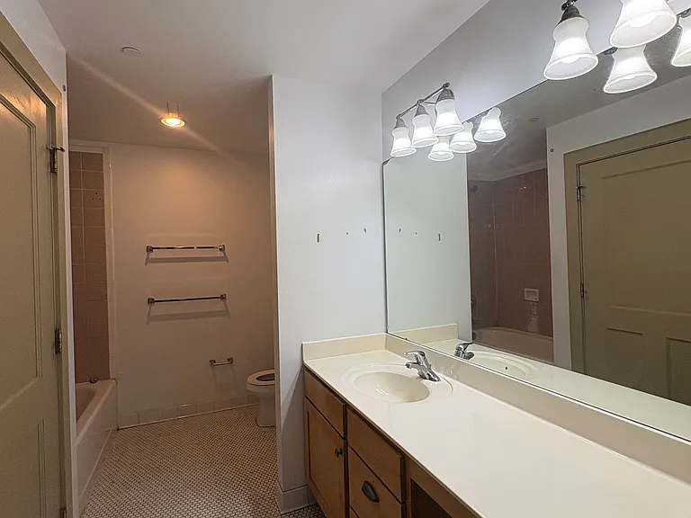 Theresa Park Loft Apartments — Photo 48
