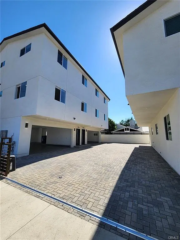 4 bed, 1750 sqft, $3,755 — Photo 3