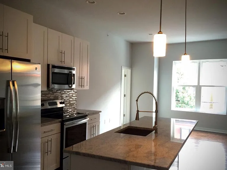 701 N 2nd St #4R — Photo 4