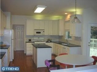 46 W Periwinkle Ln, Newark, DE 19711