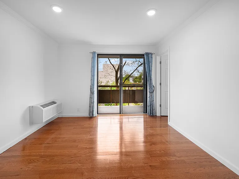 141 Great Neck Rd #2G — Photo 29