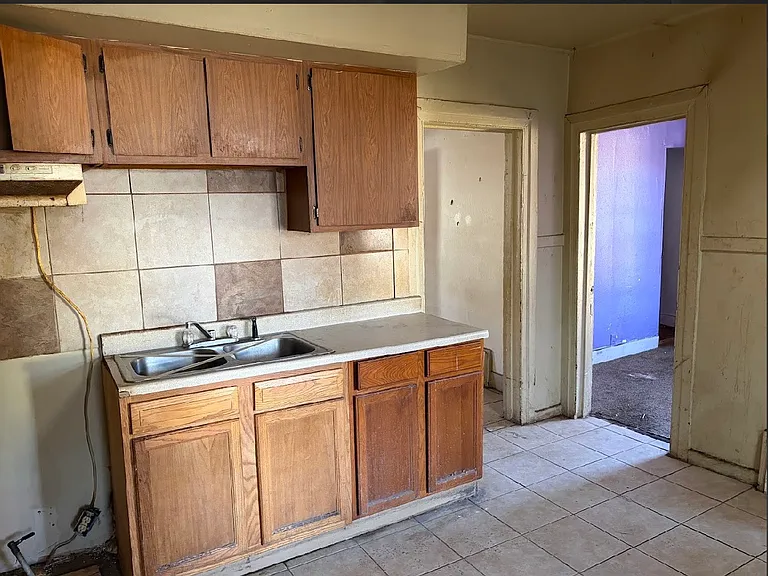 1220 W John H Gwynn Junior Ave — Photo 7