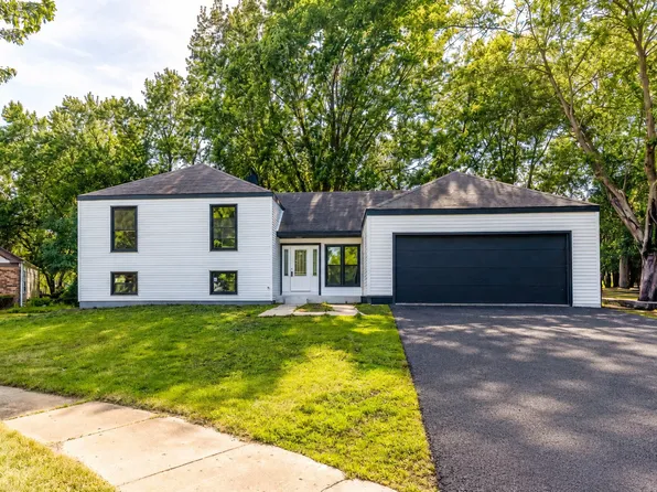 1482 Pebblestone Cv, Wheaton, IL 60189