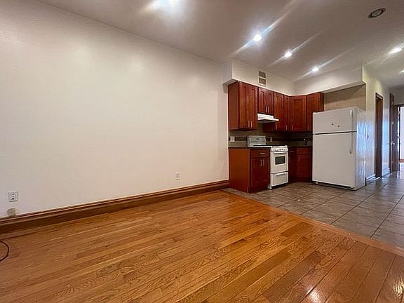 2nd image of 526 6th Ave APT 2L