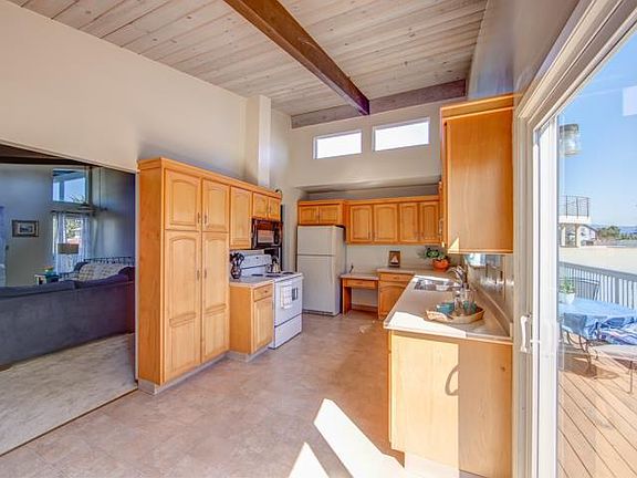 3rd image of 254 Chico Ave