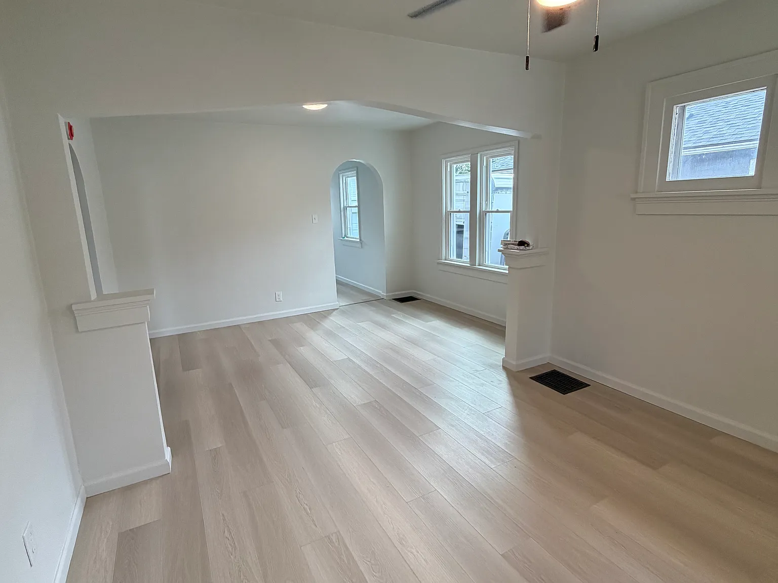 3 bed, 850 sqft, $1,500 — Photo 3