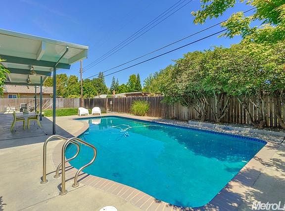 5th image of 6201 S Land Park Dr