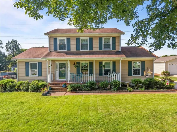 5703 Wildberry Dr, Greensboro, NC 27409