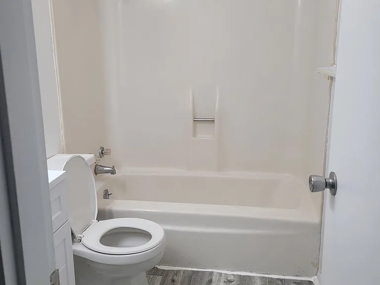 2200 S Illinois Ave #11 — Photo 8