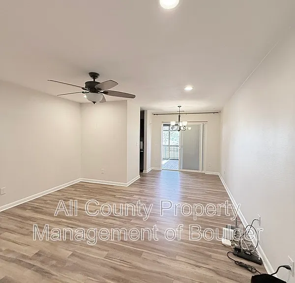 1575 Bradley Dr — Photo 2