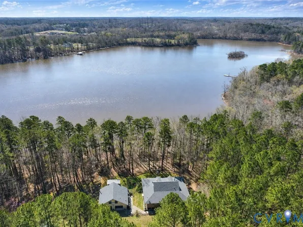 615 Sandie Point Dr, Clarksville, VA 23927