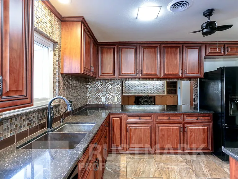 101 Highland Oaks Dr — Photo 11