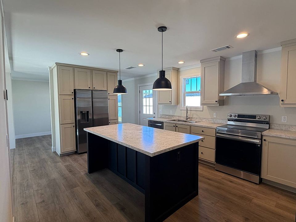 1st image of 2418 Douglas Rd #31