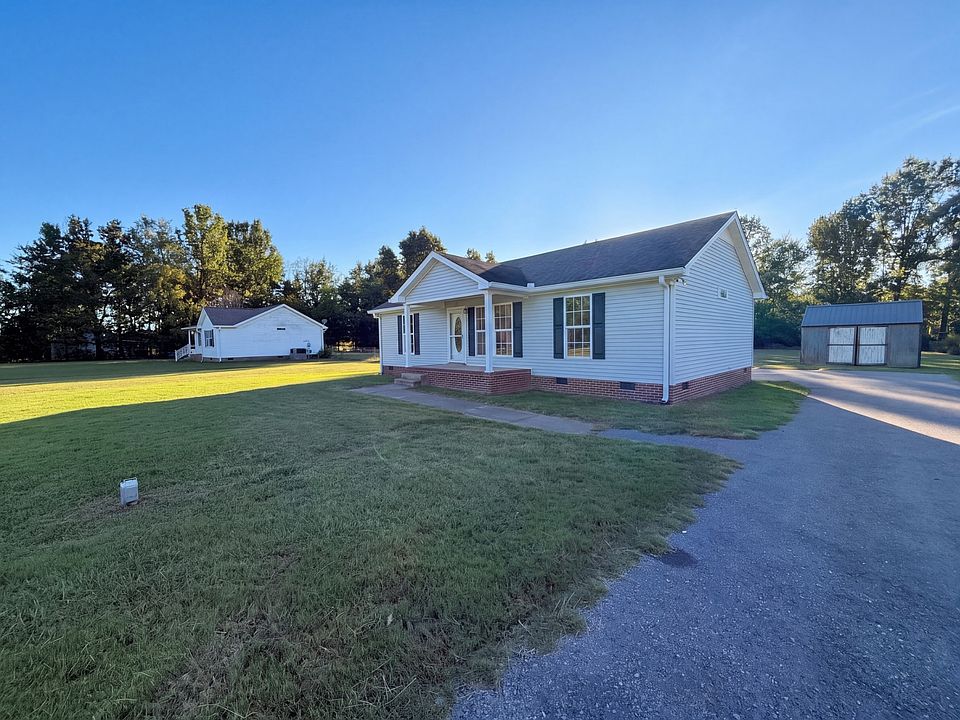 1st image of 205 Woods Rd