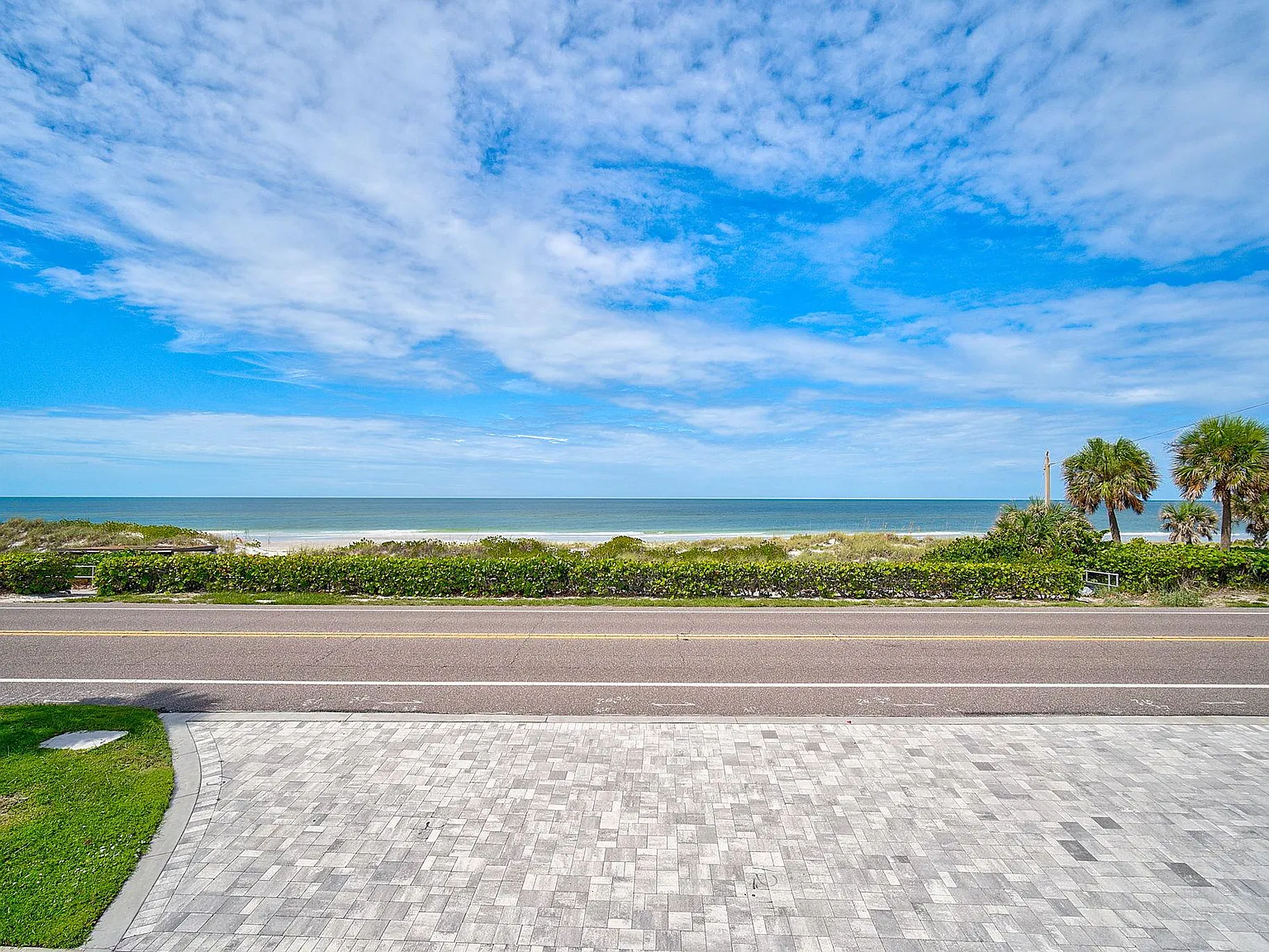 2 bed, 1.5 bath, 900 sqft, $2,350 — Photo 3