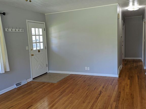 Entryway/Living Room