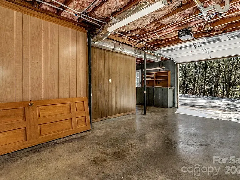 1085 Jenkins Valley Rd — Photo 21