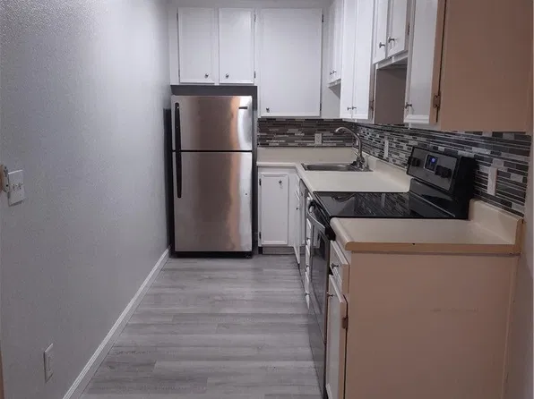 2810 N Arcadia Ct #202, Palm Springs, CA 92262