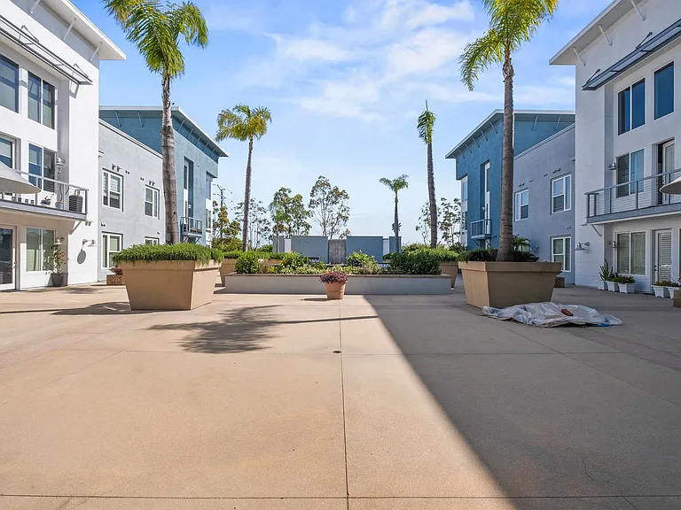 1901 S Victoria Ave #201 — Photo 28