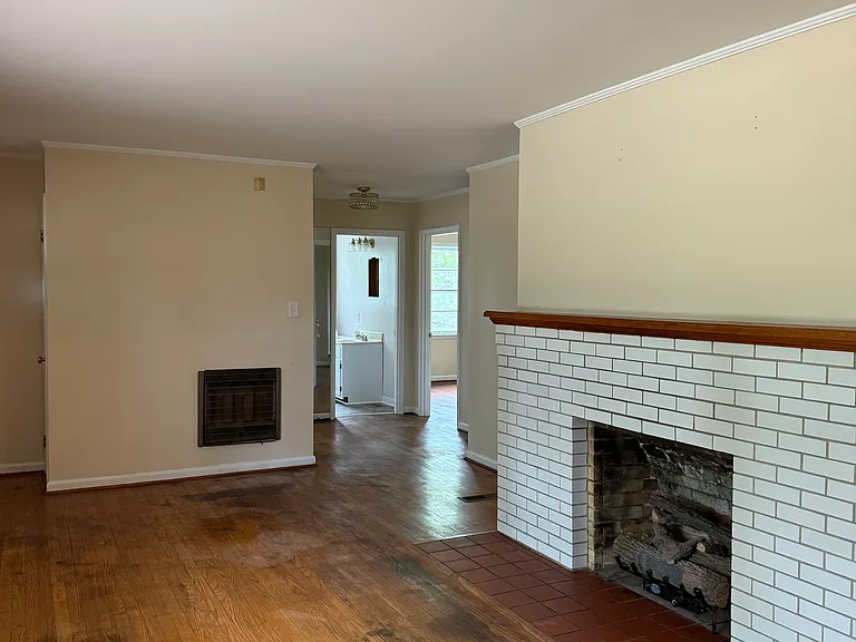 1111 N Main St — Photo 4