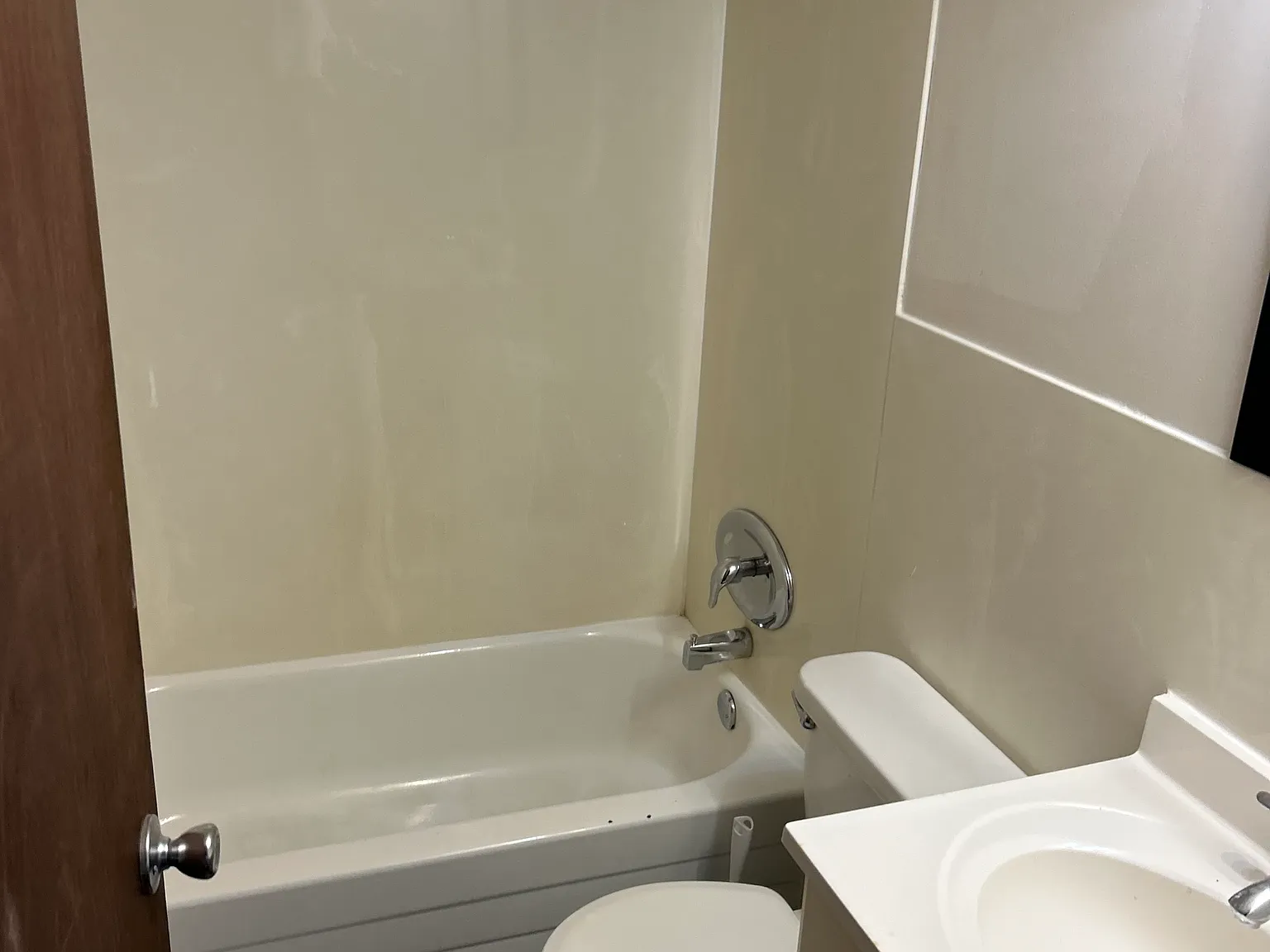 1 bed, $650 — Photo 2
