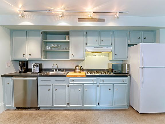 5th image of 33 Willow Pl #1