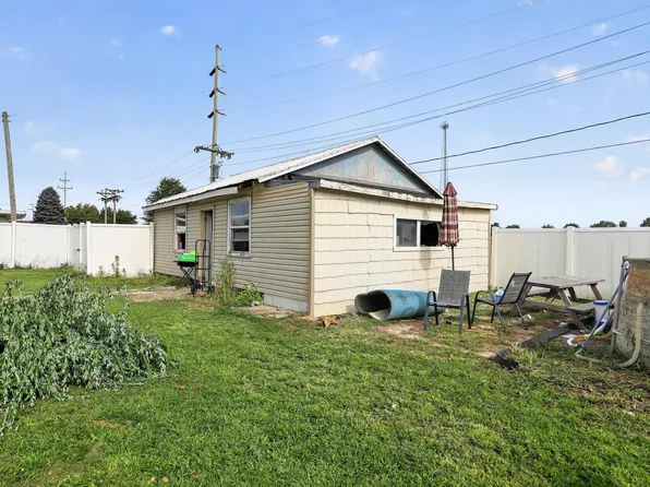 119 W Maple St, Flora, IN 46929