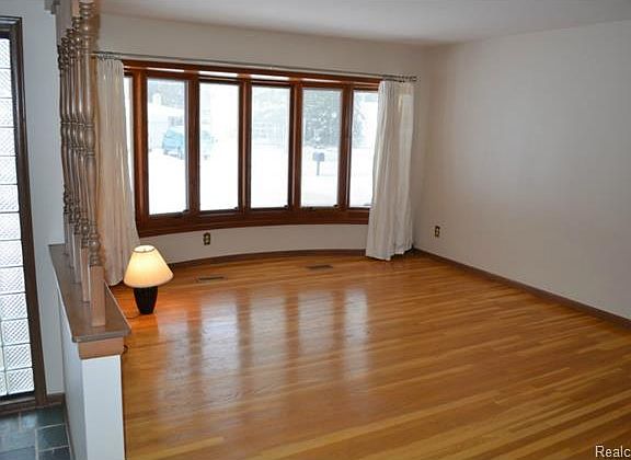 4th image of 45546 Louise Ct