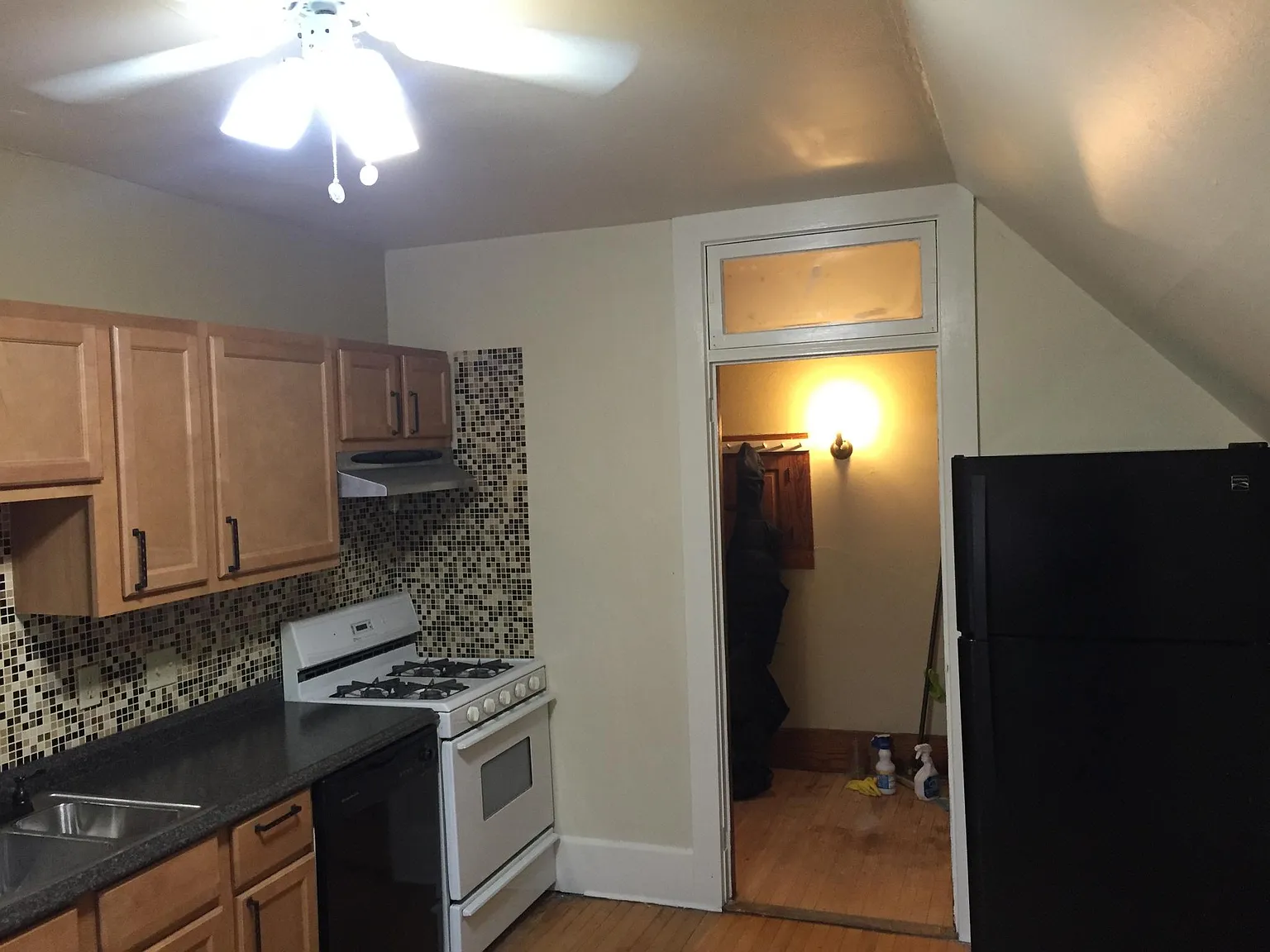 2824 E Newberry Blvd — Photo 3