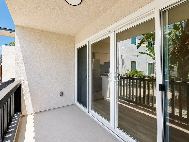 The Crest |NEWLY Renovated Studios, Lofts, 1, 2 & 3 Bedroom Homes Near the Beach — Photo 112