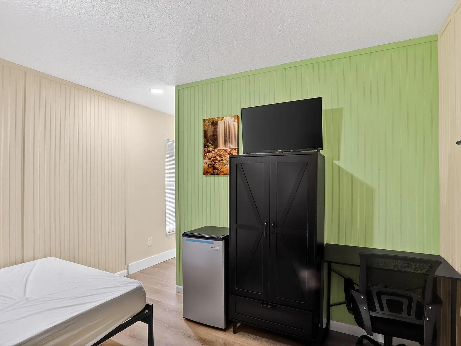4 bed, 3.0 bath, 2244 sqft, $888 — Photo 3