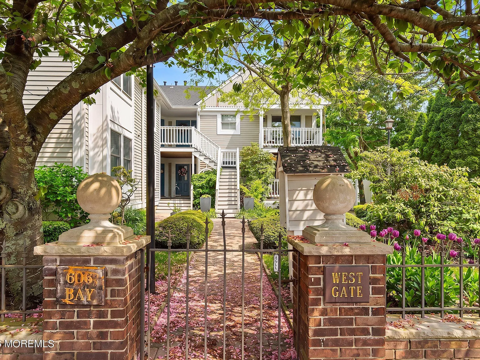 1 bed, 1.5 bath, 972 sqft, $3,000 — Photo 2