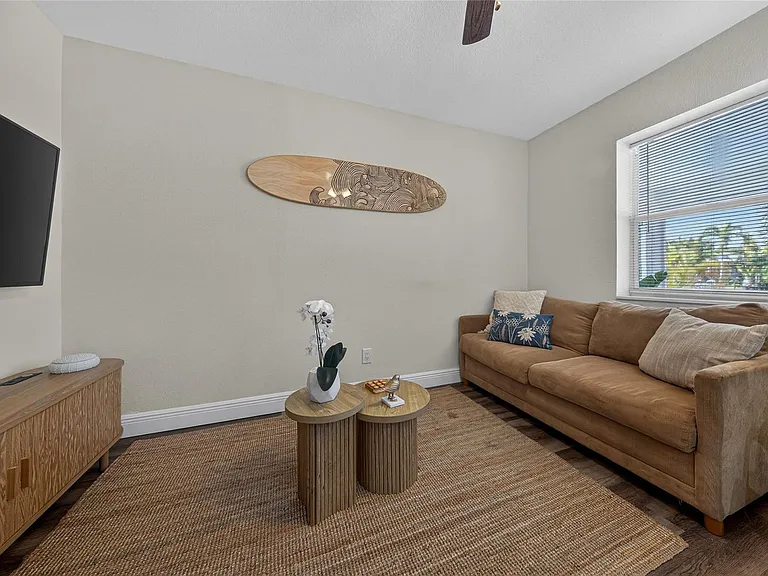 540 NE 59th Ct — Photo 3