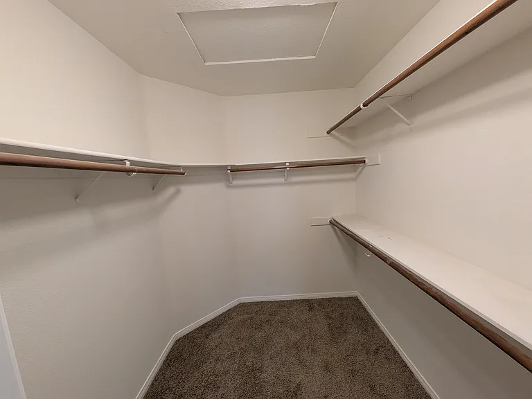 585 Hildale Cir — Photo 9